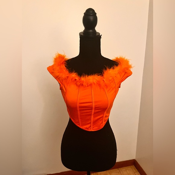 SHEIN SXY Fuzzy Trim Off Shoulder Asymmetrical Hem Crop Tee - Picture 3 of 8